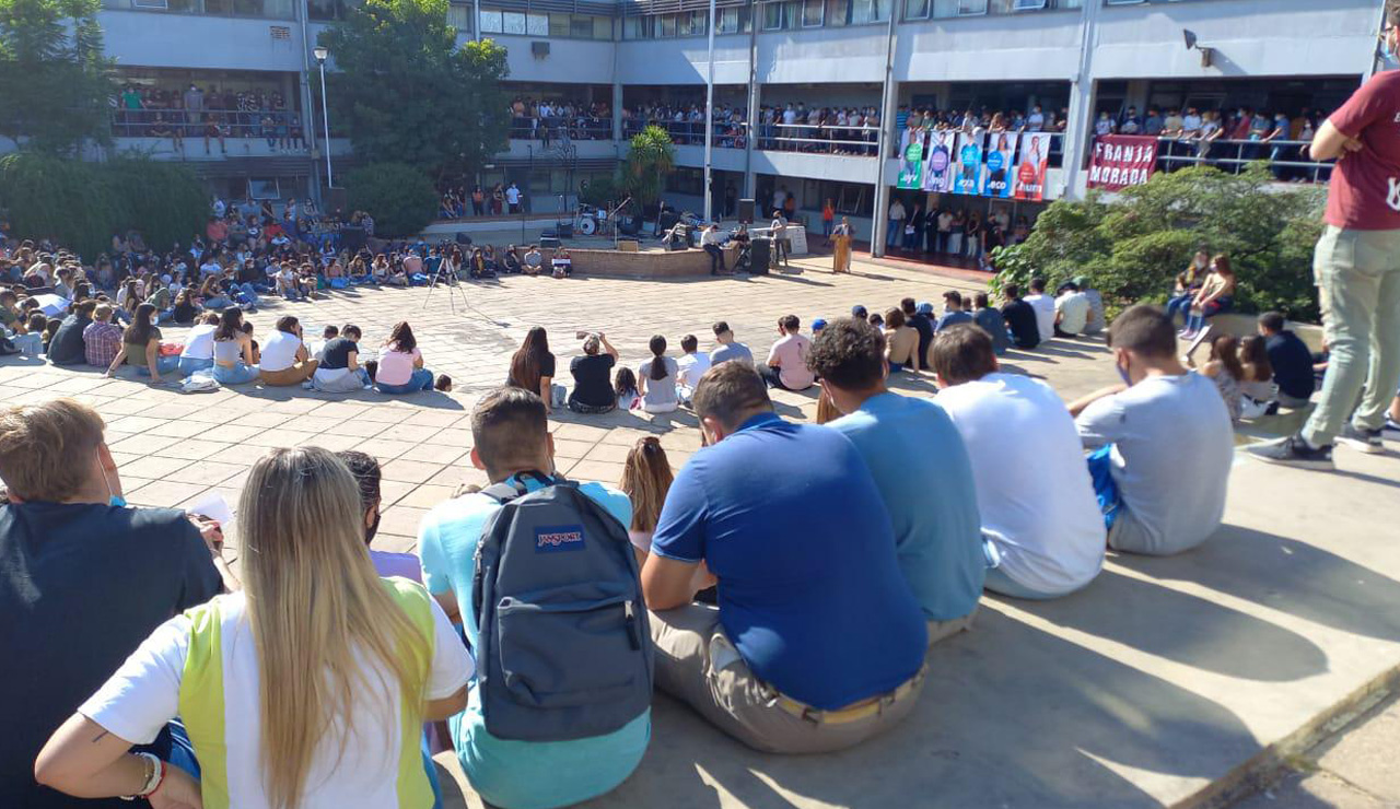 Estudiantes se reunieron con la Federación Universitaria por la