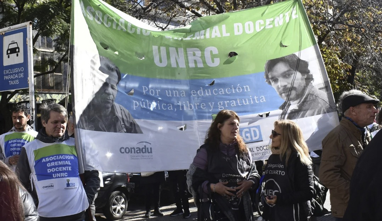 UNRC: el gremio de los docentes universitarios realiza un paro por 48 ...